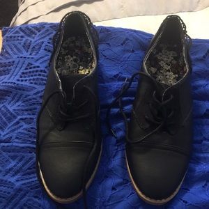 Super comfy shoes! Never worn